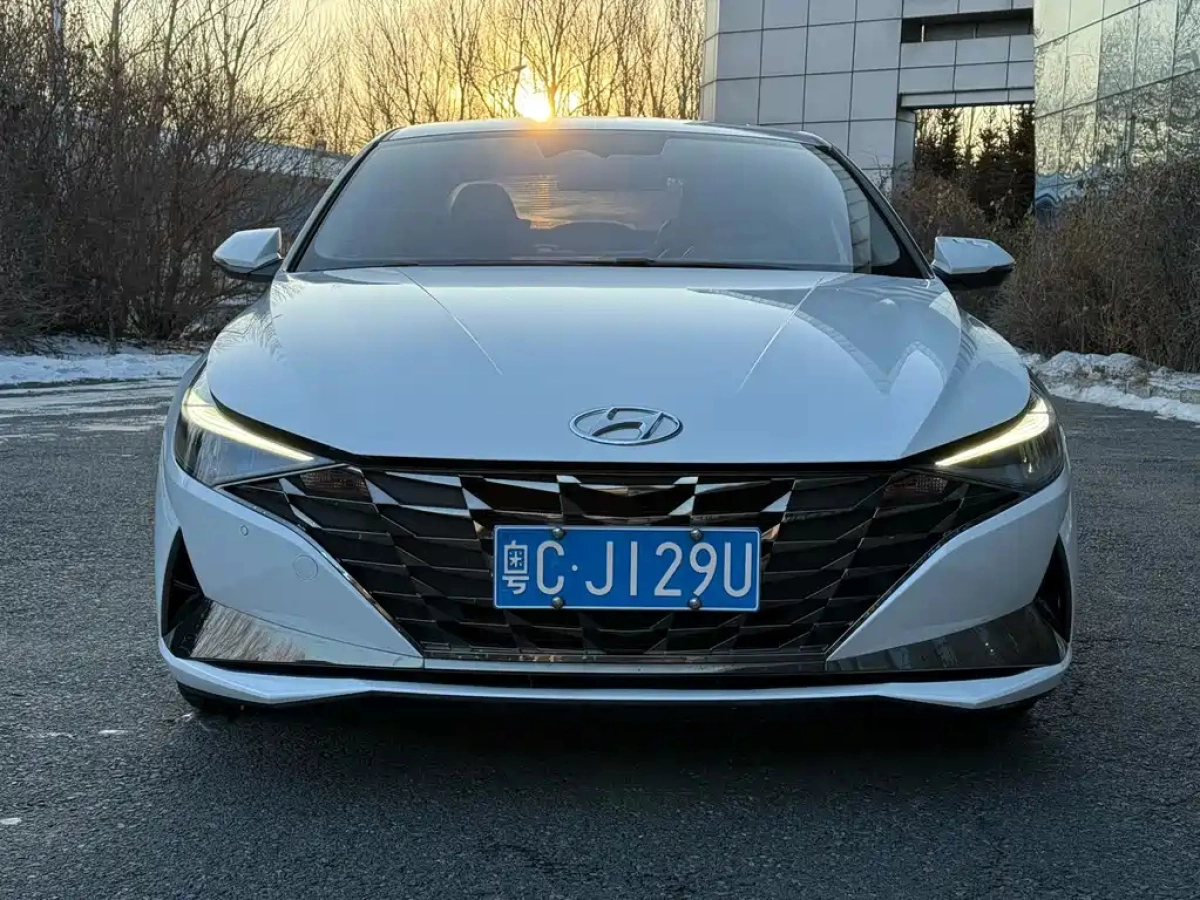 HYUNDAI ELANTRA