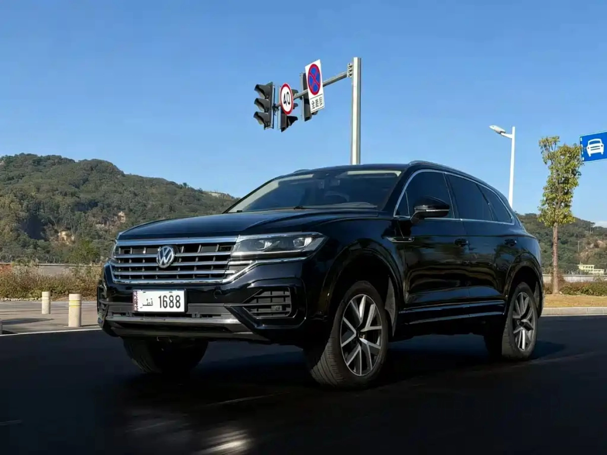 VOLKSWAGEN TOUAREG