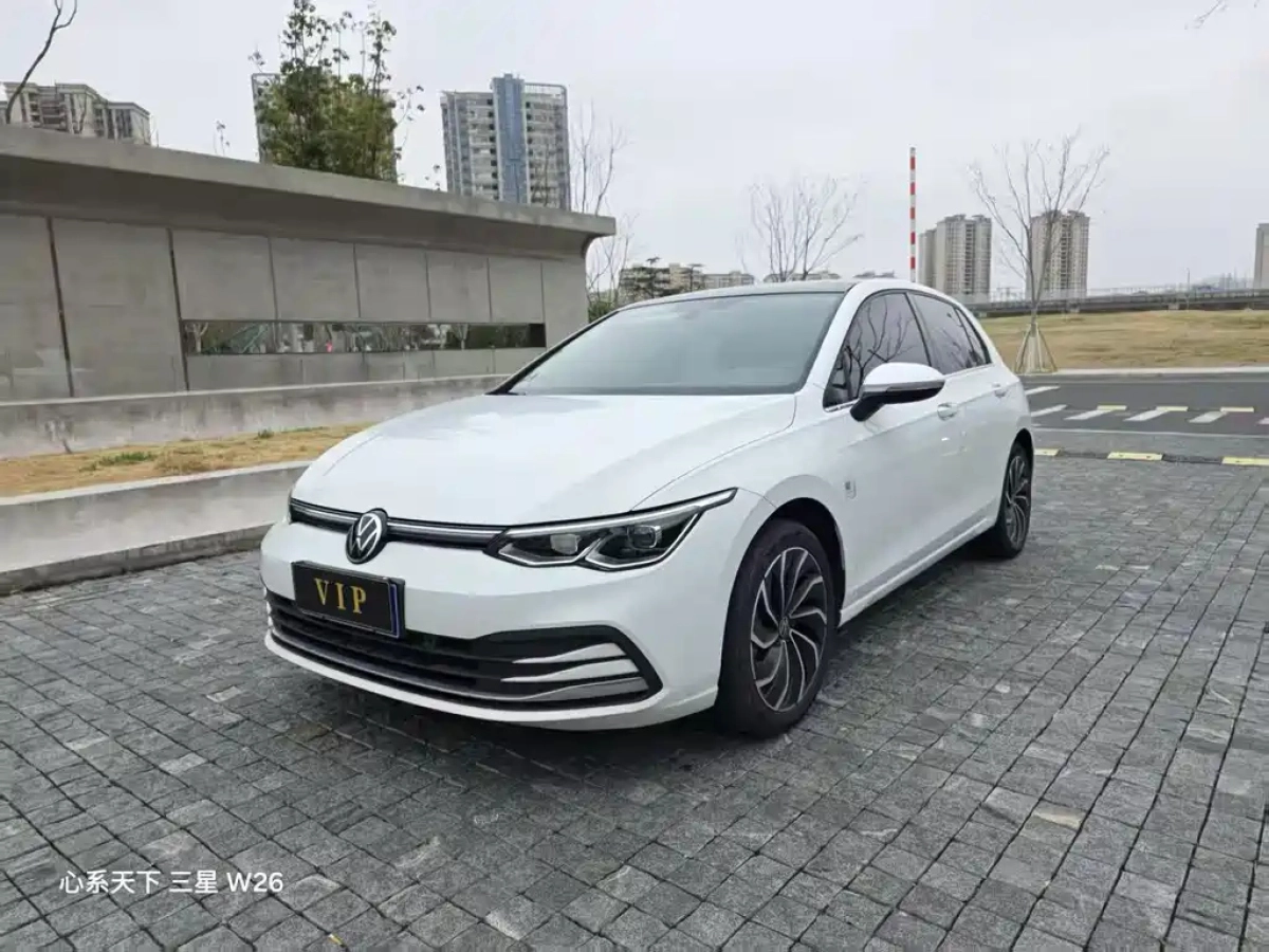 VOLKSWAGEN GOLF  2022