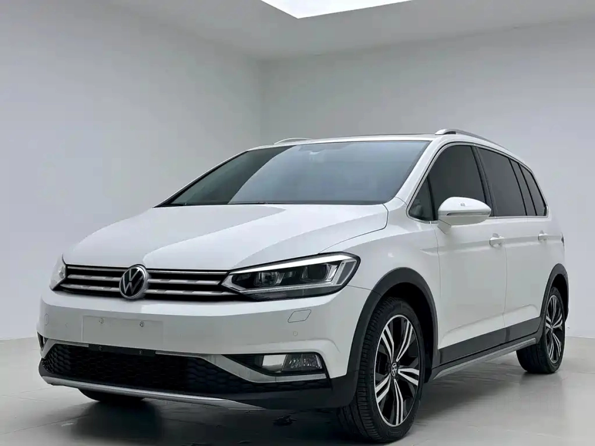 VOLKSWAGEN TOURAN  2023