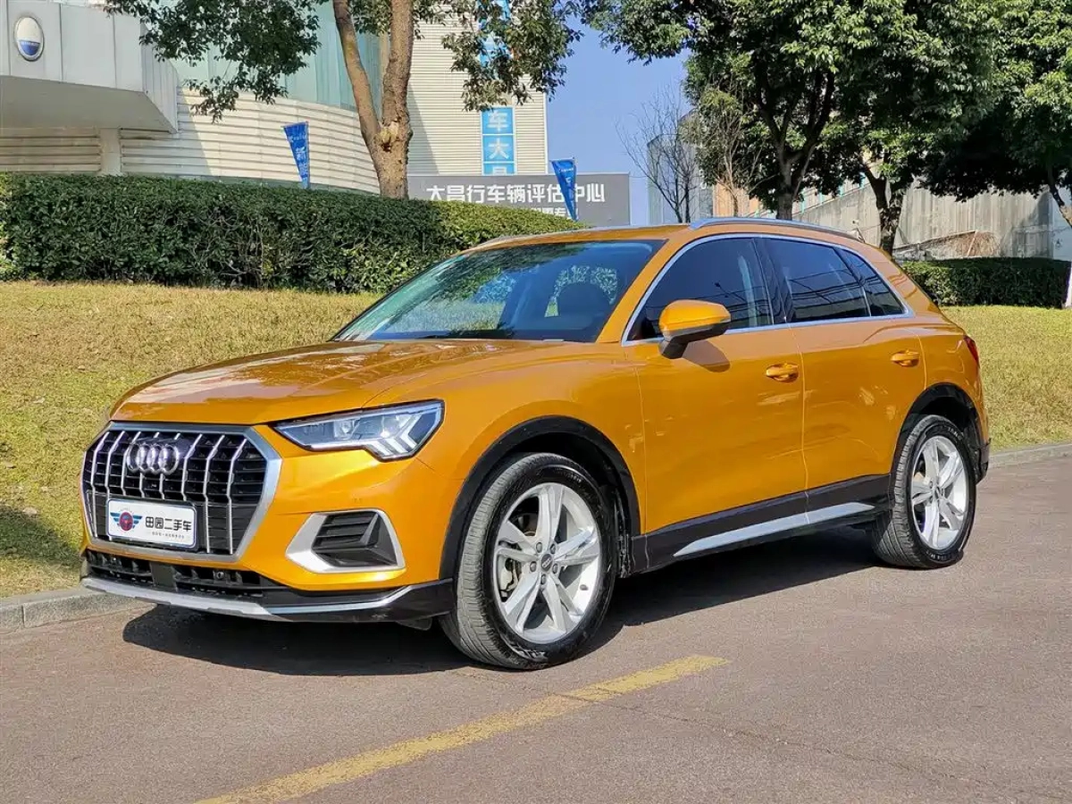 AUDI Q3