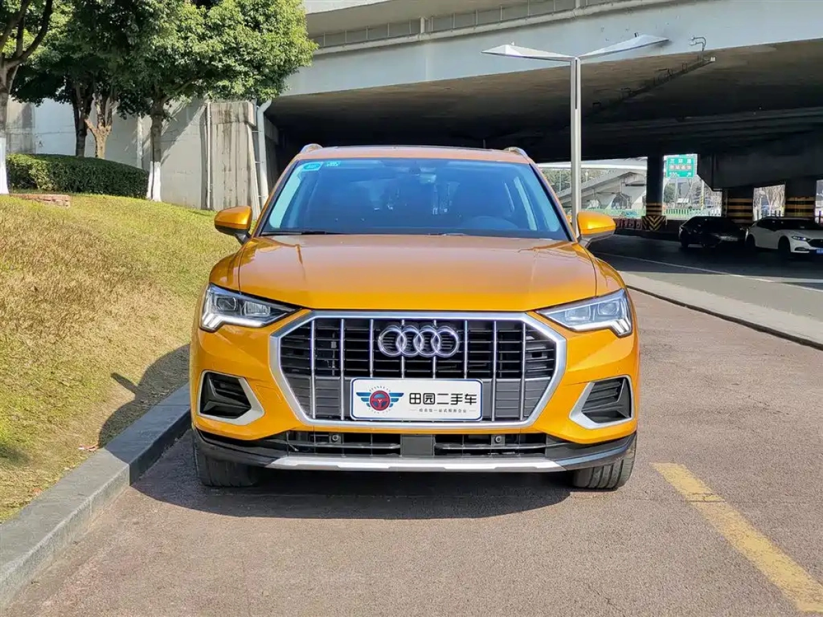 AUDI Q3