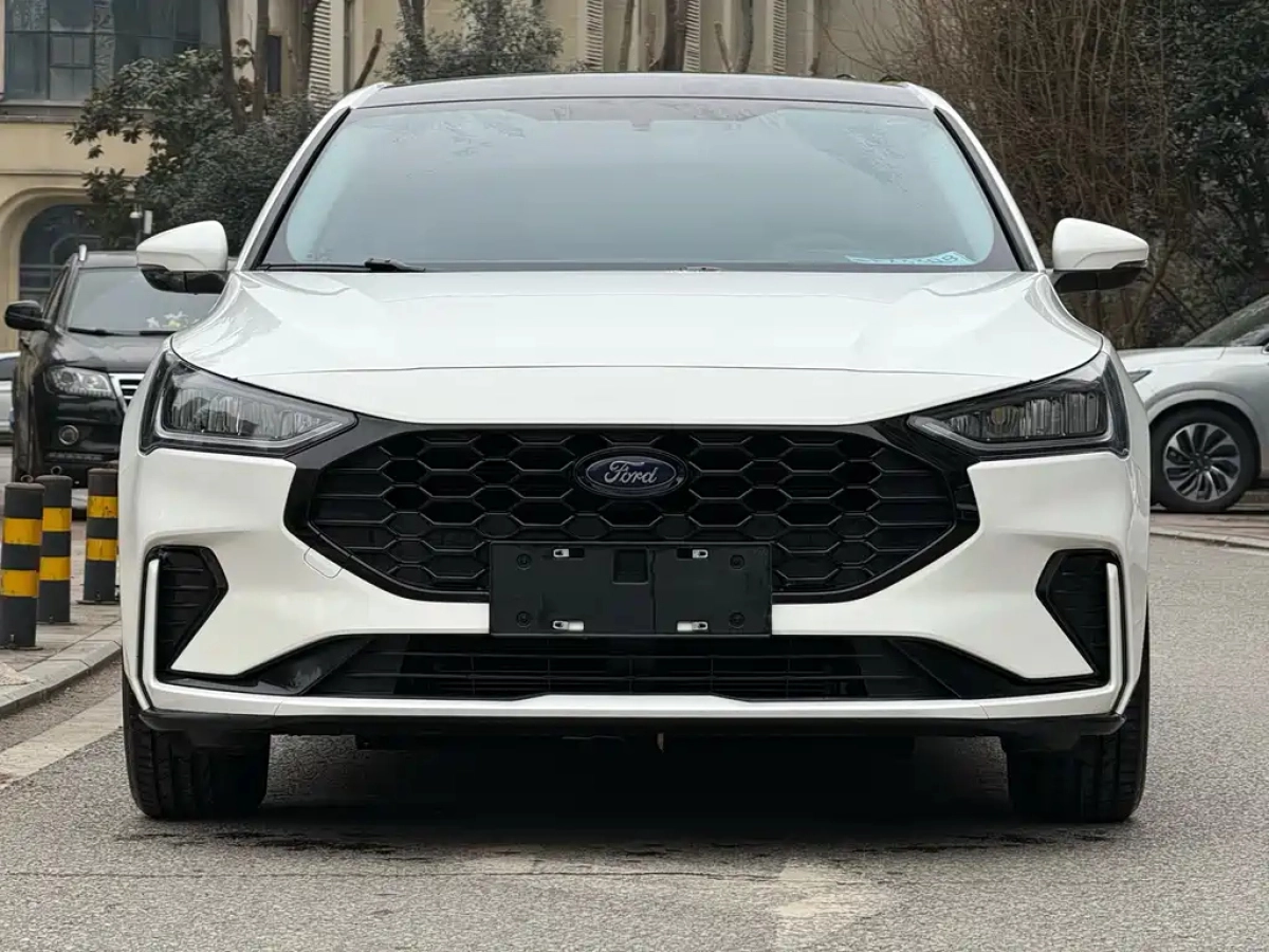FORD FOCUS  2023