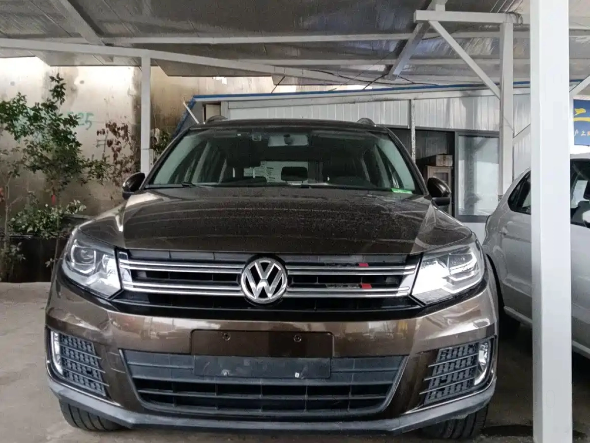 VOLKSWAGEN TIGUAN