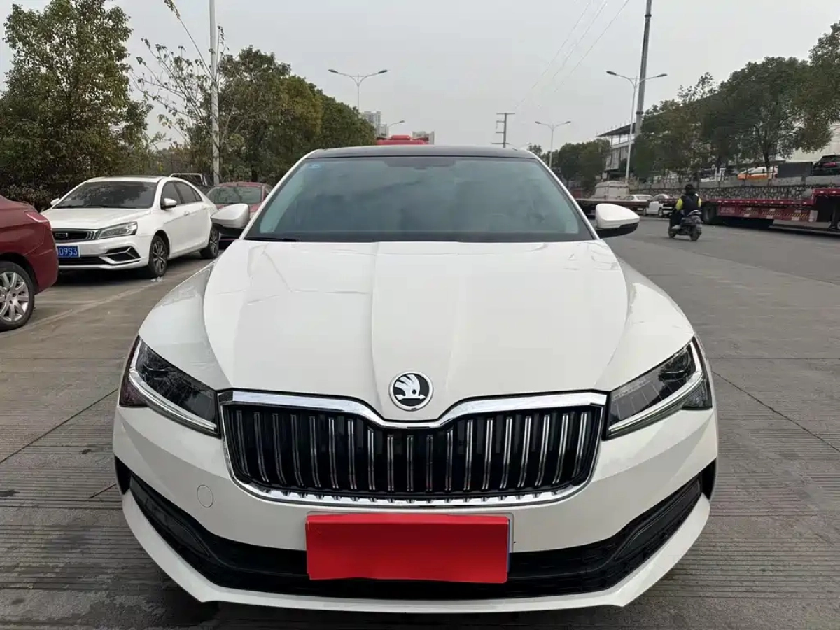 SKODA SUPERB