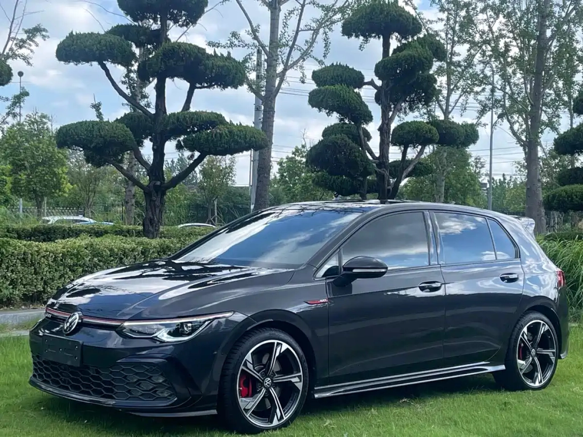 VOLKSWAGEN GOLF GTI  2022