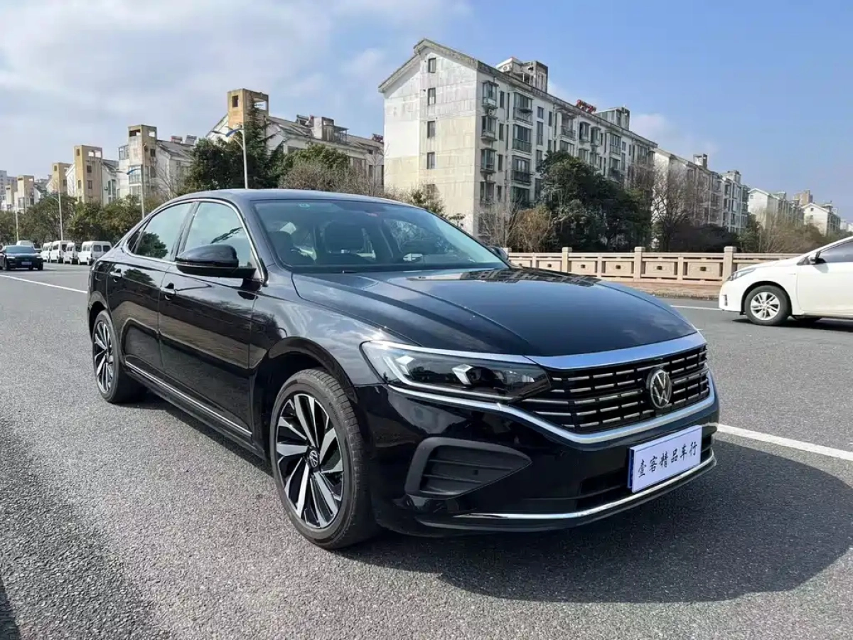 VOLKSWAGEN PASSAT  2024