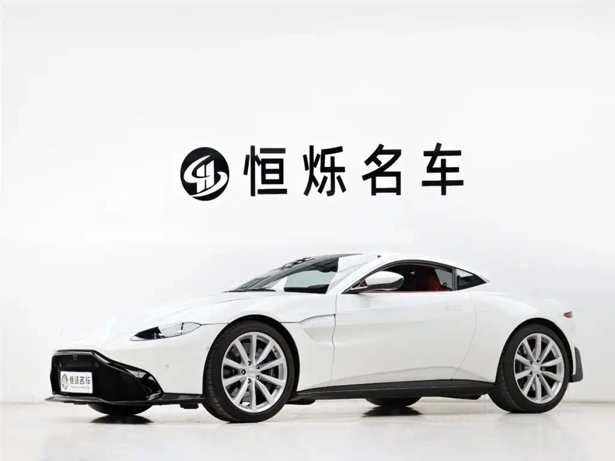 ASTON MARTIN V8 VANTAGE  2020