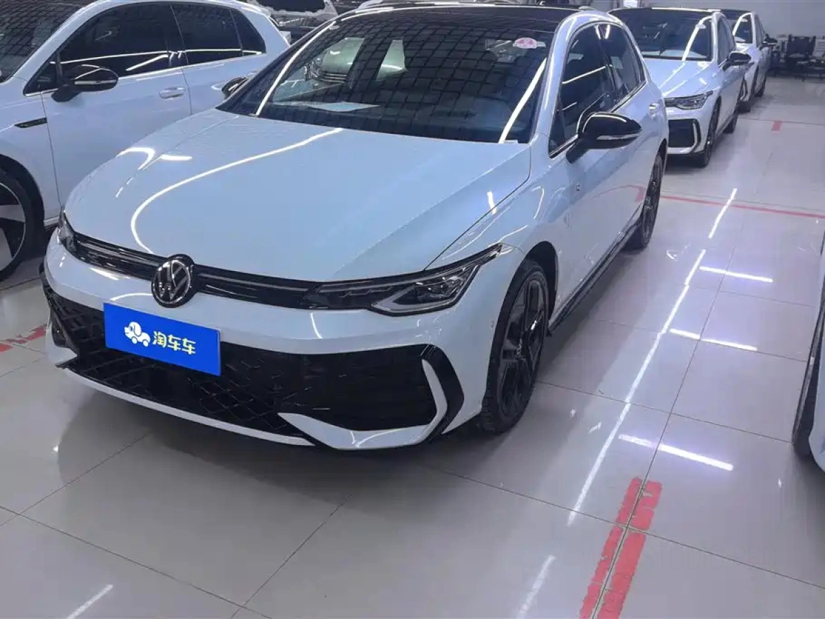 VOLKSWAGEN GOLF  2025