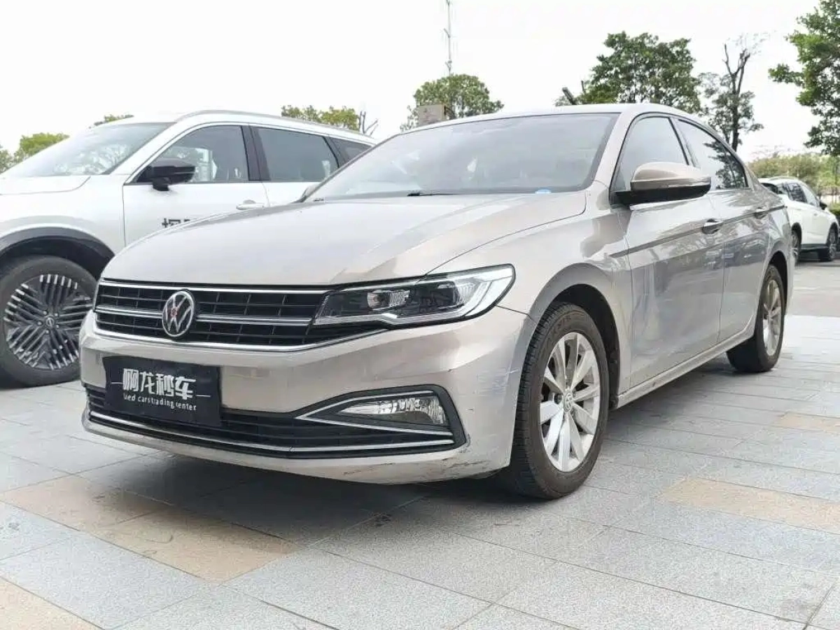 VOLKSWAGEN BORA
