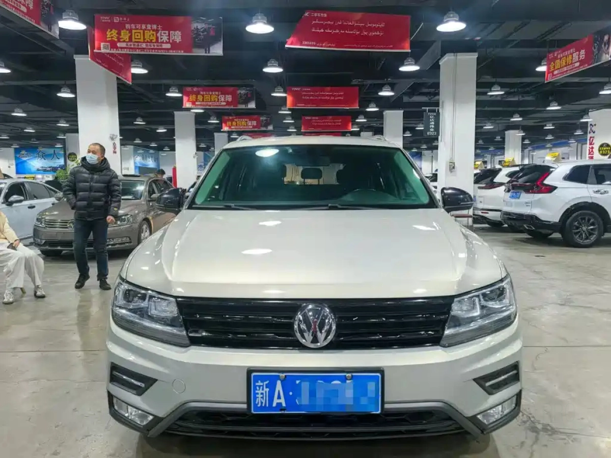 VOLKSWAGEN TIGUAN L