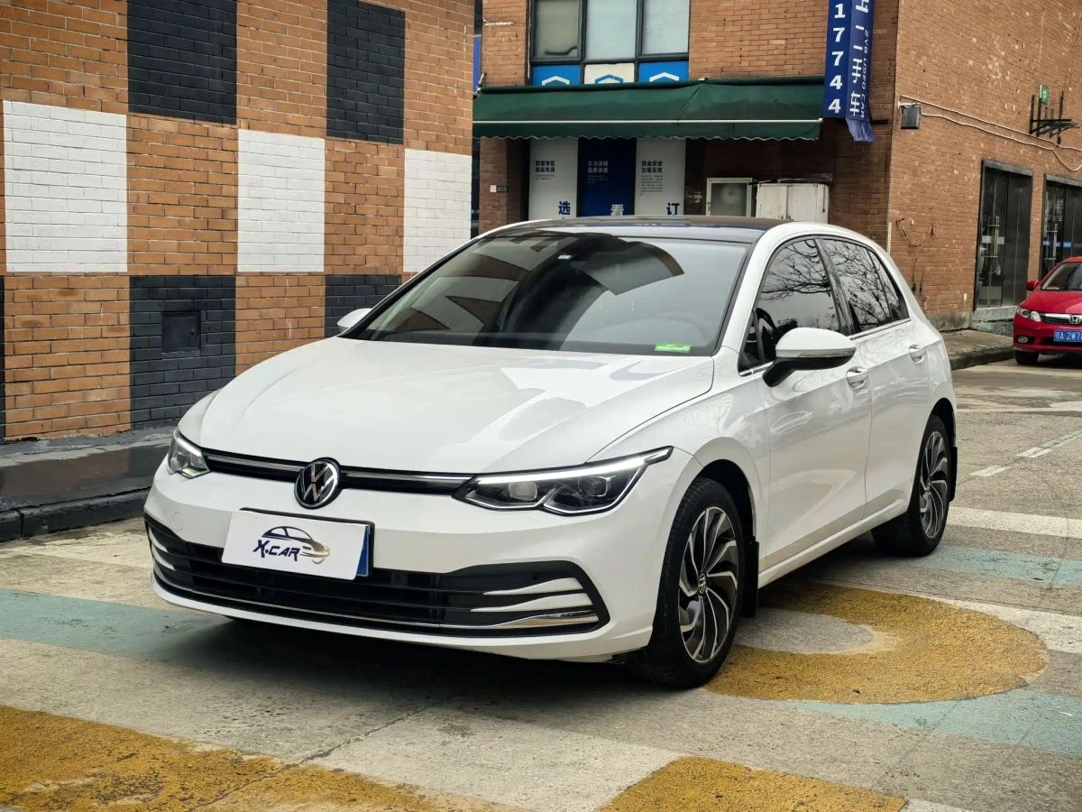 VOLKSWAGEN GOLF  2023