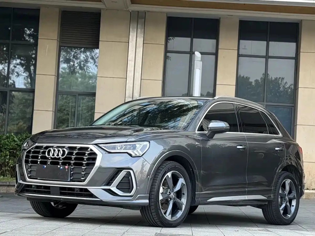 AUDI Q3  2021