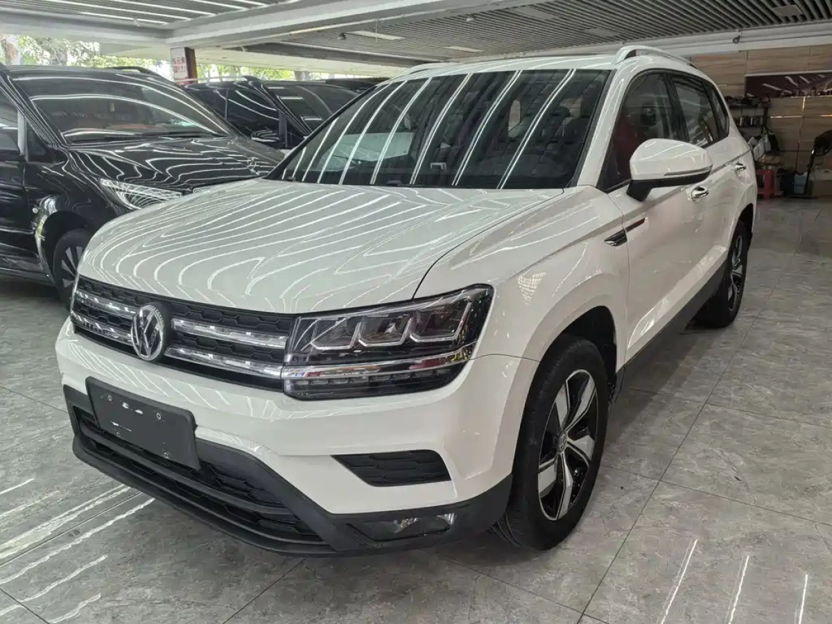VOLKSWAGEN THARU  2020