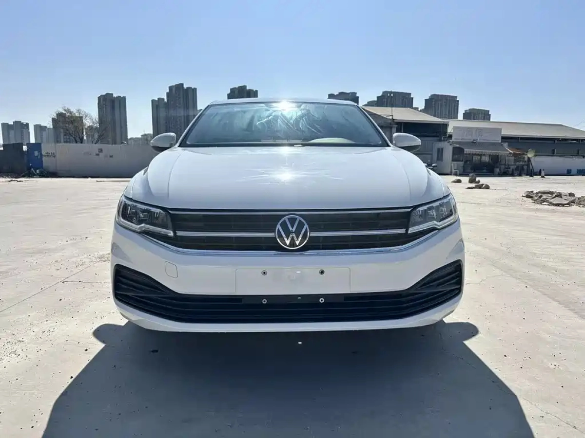 VOLKSWAGEN BORA