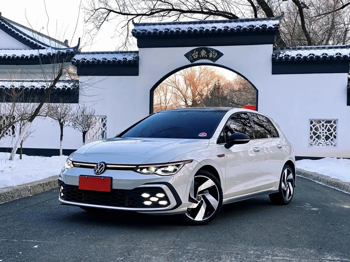 VOLKSWAGEN GOLF GTI  2024