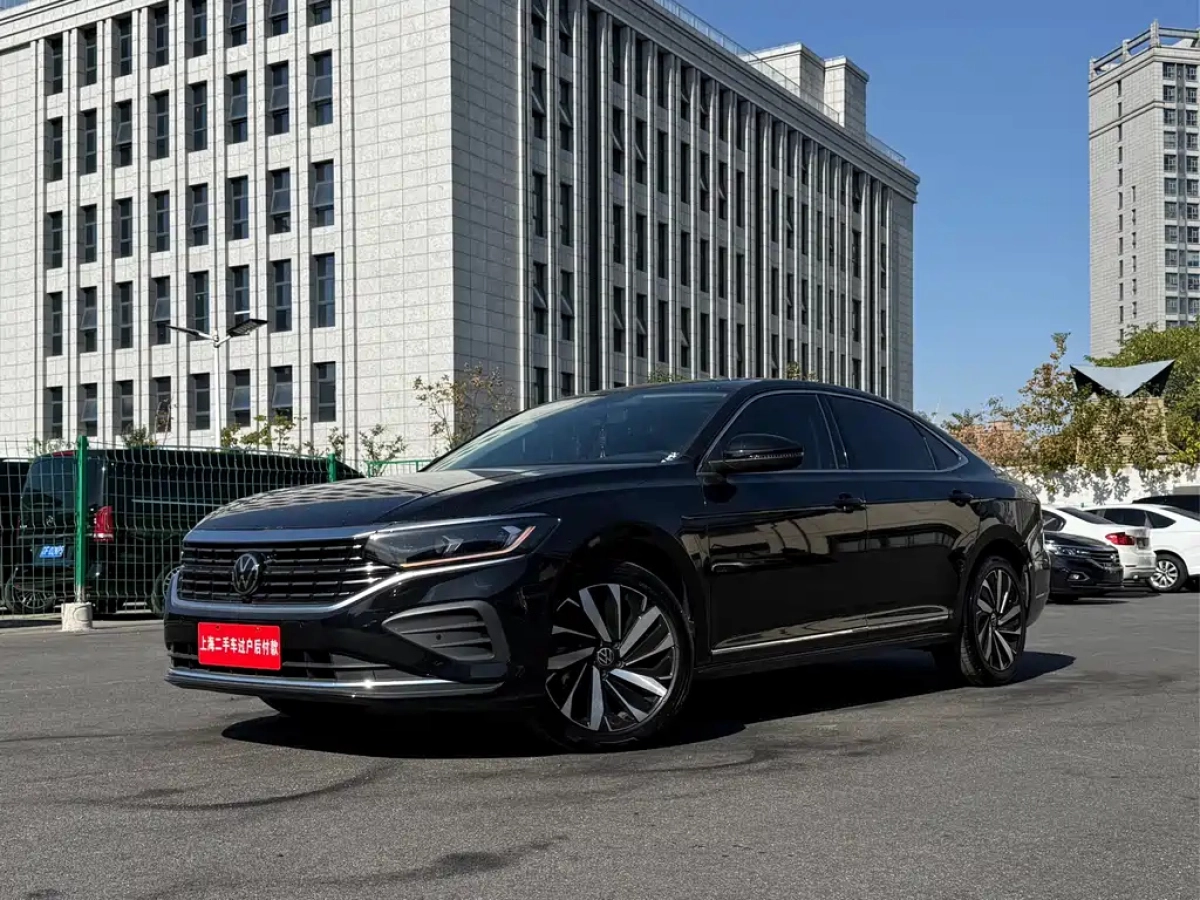 VOLKSWAGEN PASSAT  2024