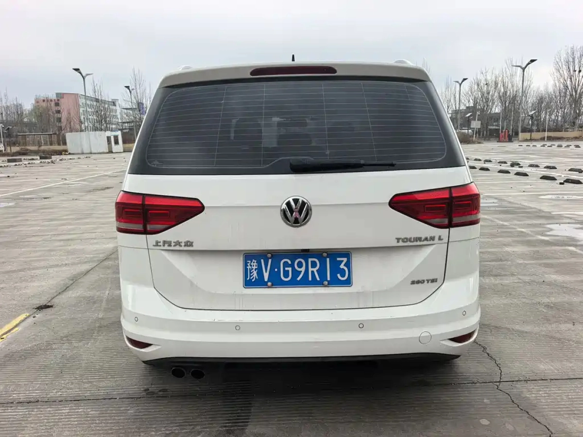 VOLKSWAGEN TOURAN