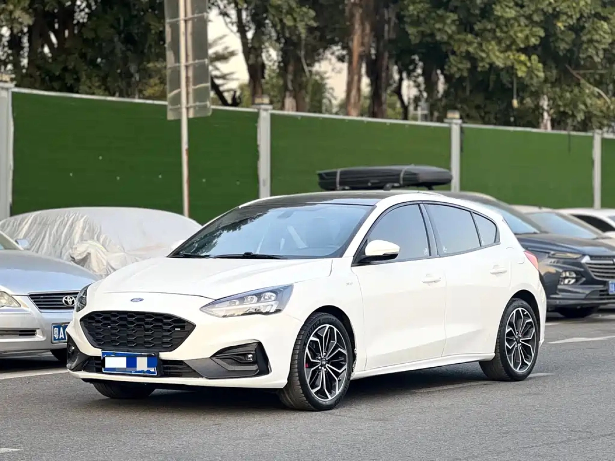 FORD FOCUS  2022