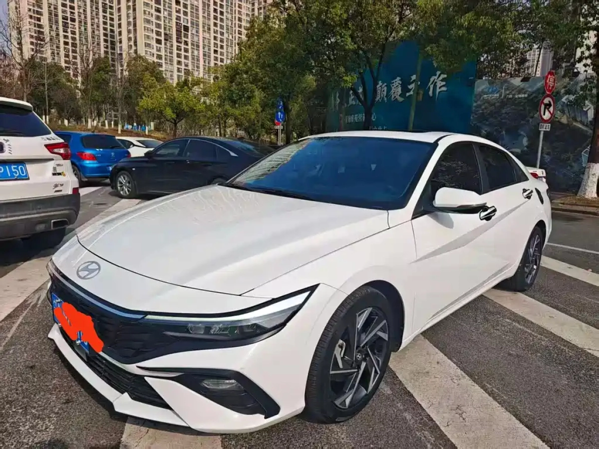 HYUNDAI ELANTRA  2024