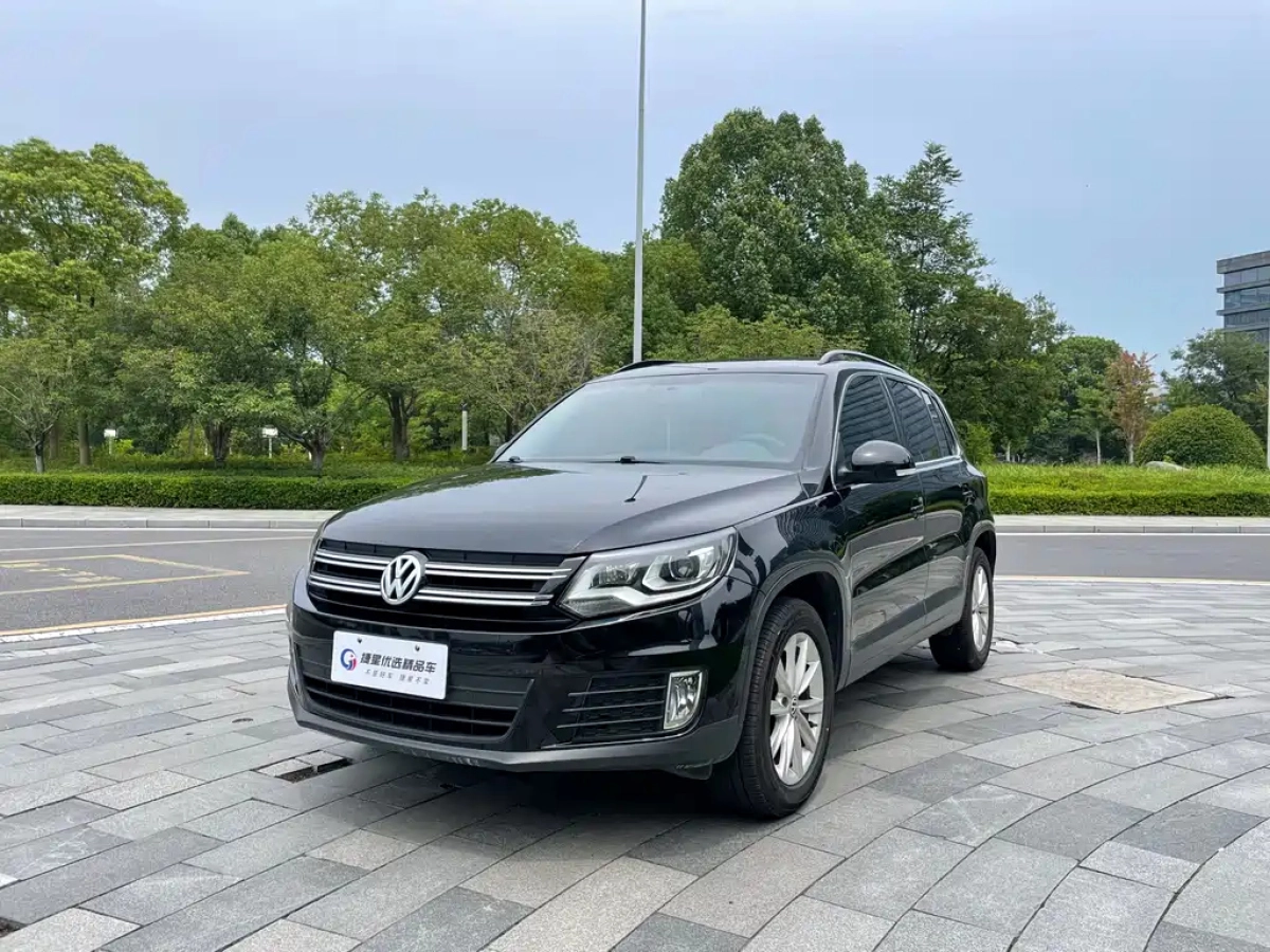 VOLKSWAGEN TIGUAN