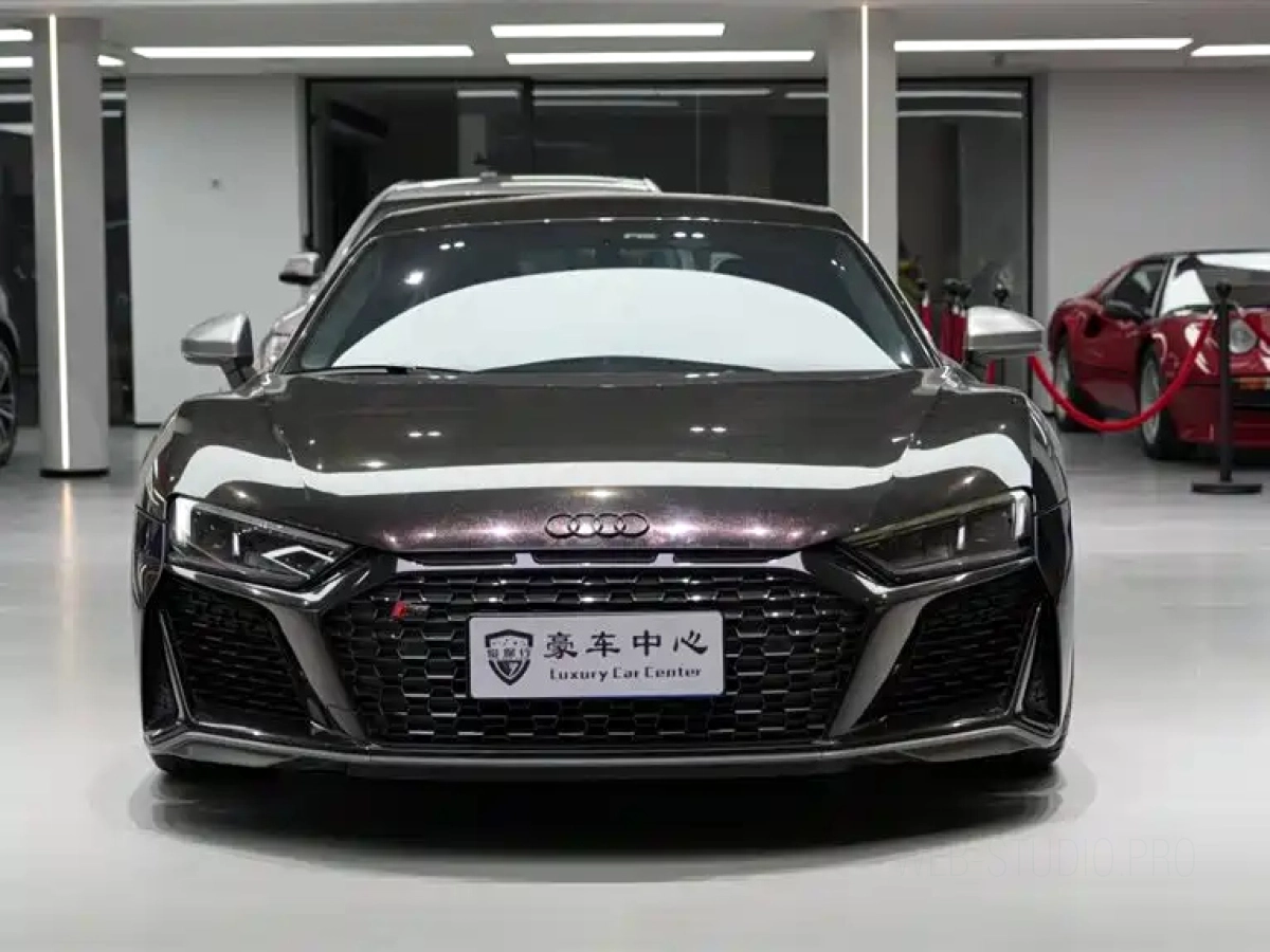AUDI R8