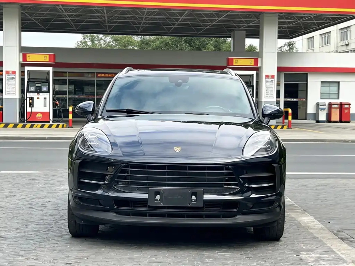 PORSCHE MACAN