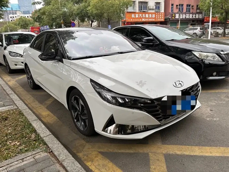 HYUNDAI ELANTRA