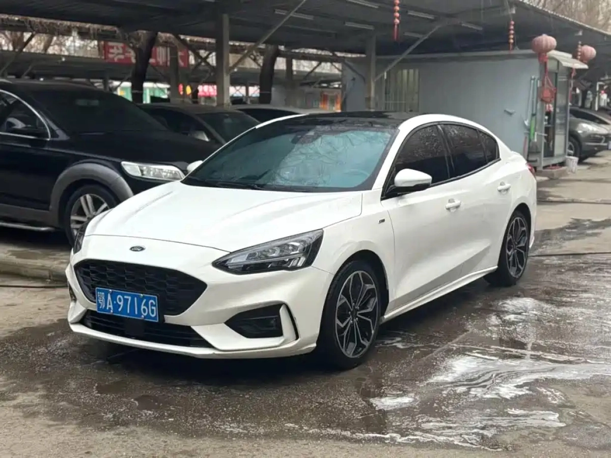 FORD FOCUS  2021