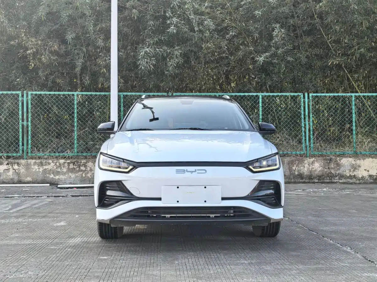 BYD E2