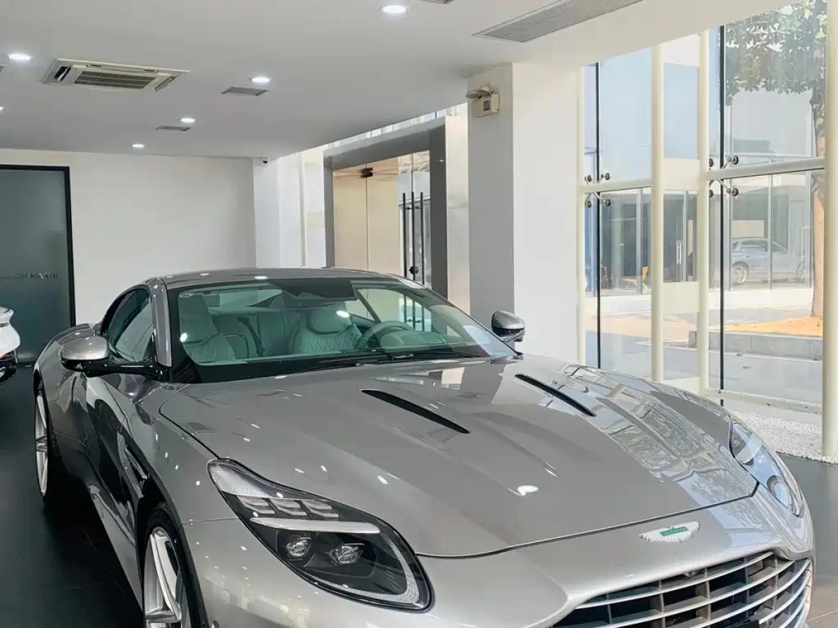 ASTON MARTIN DB12  2025