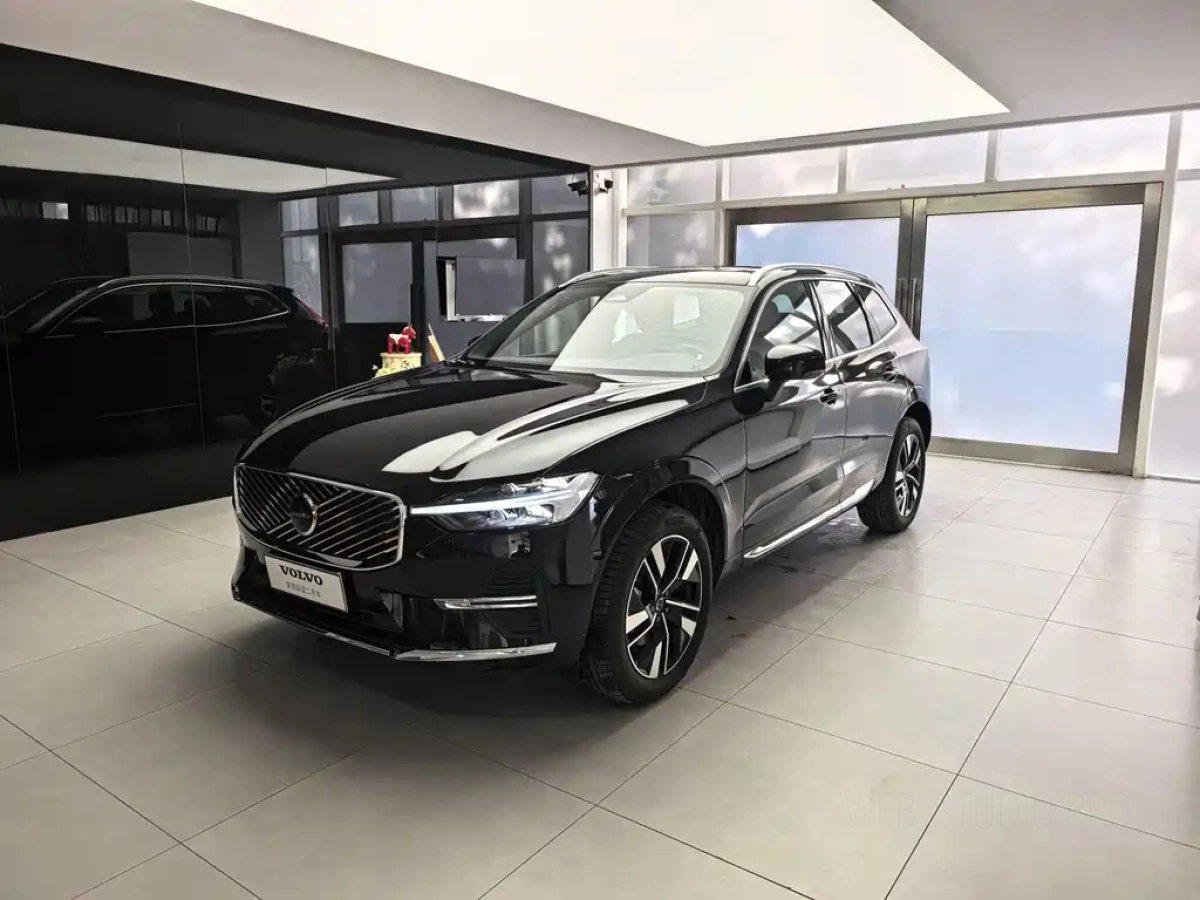 VOLVO XC60  2025