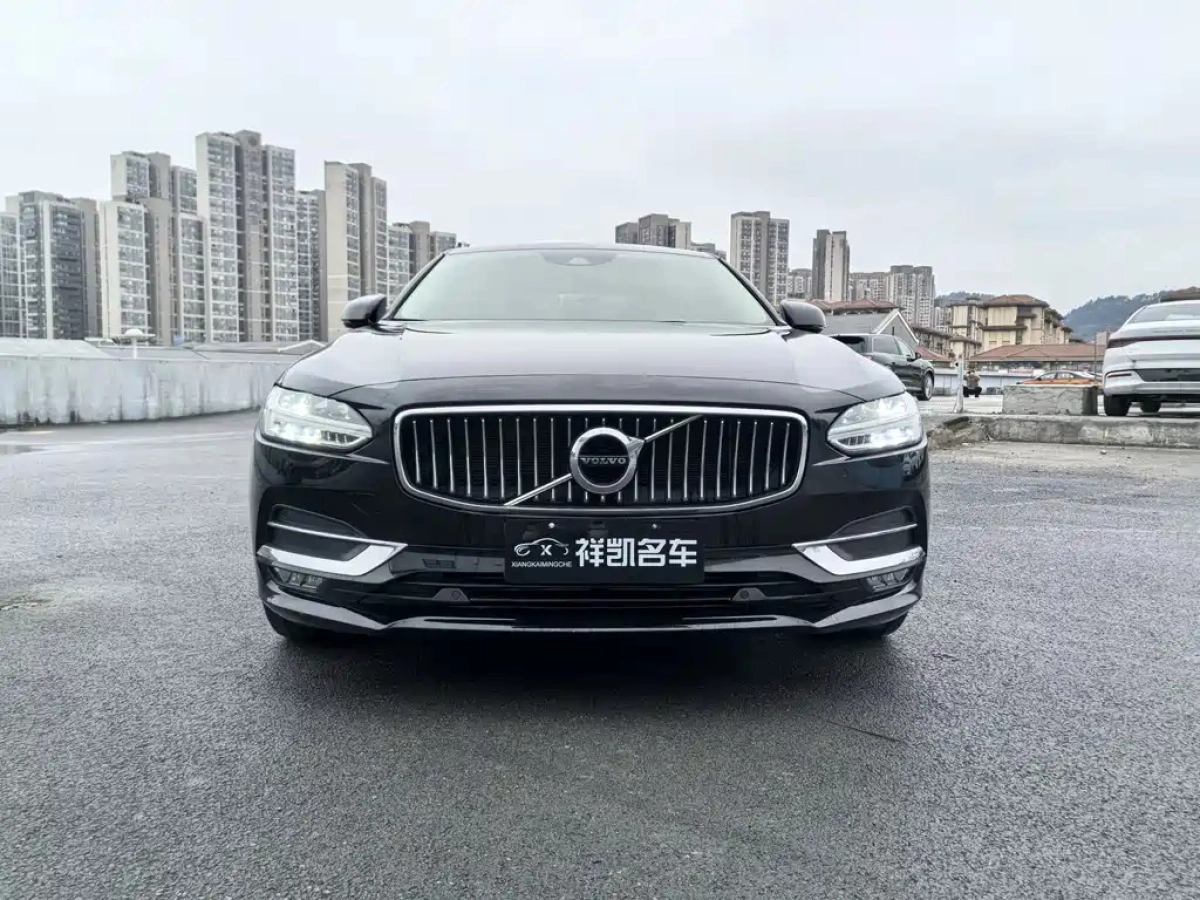 VOLVO S90