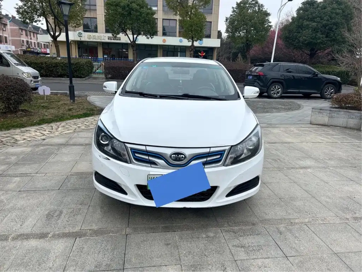 BYD E5