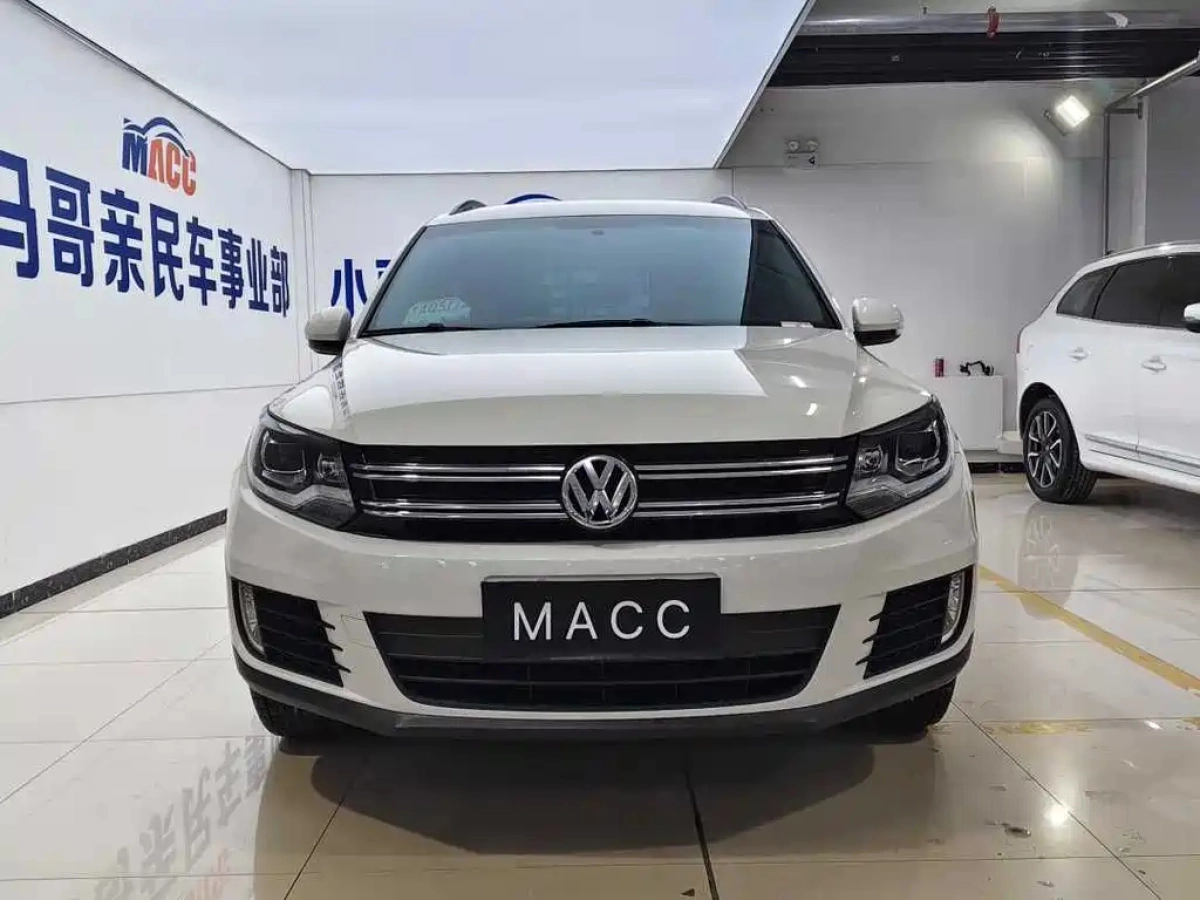 VOLKSWAGEN TIGUAN