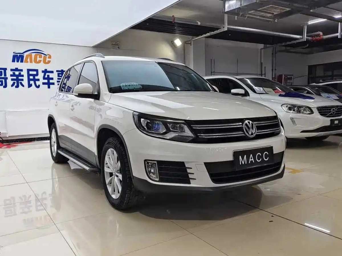 VOLKSWAGEN TIGUAN