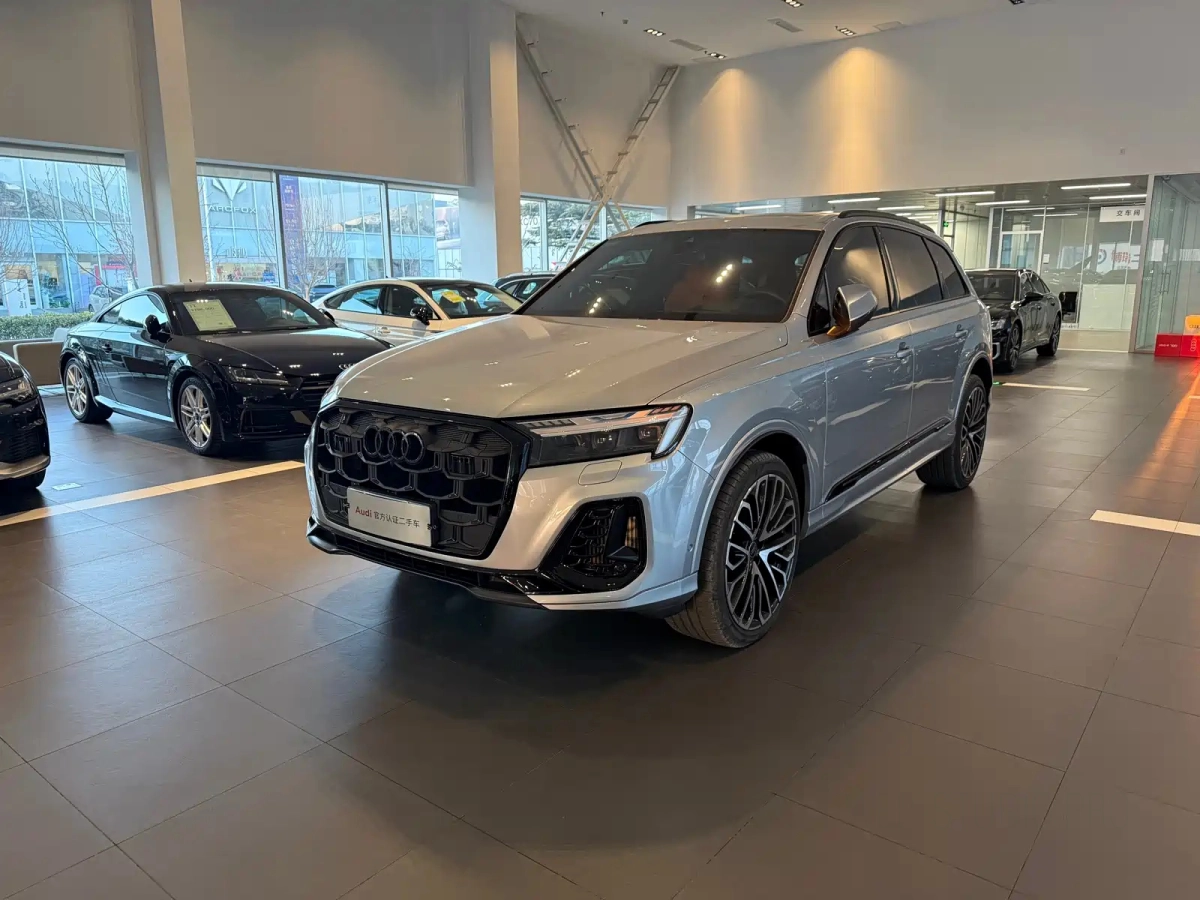AUDI SQ7  2025