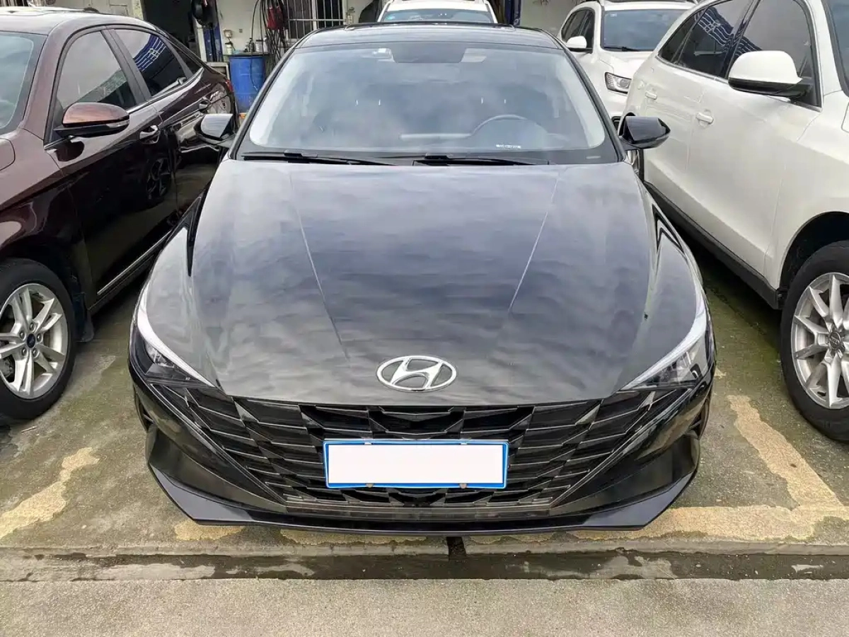 HYUNDAI ELANTRA