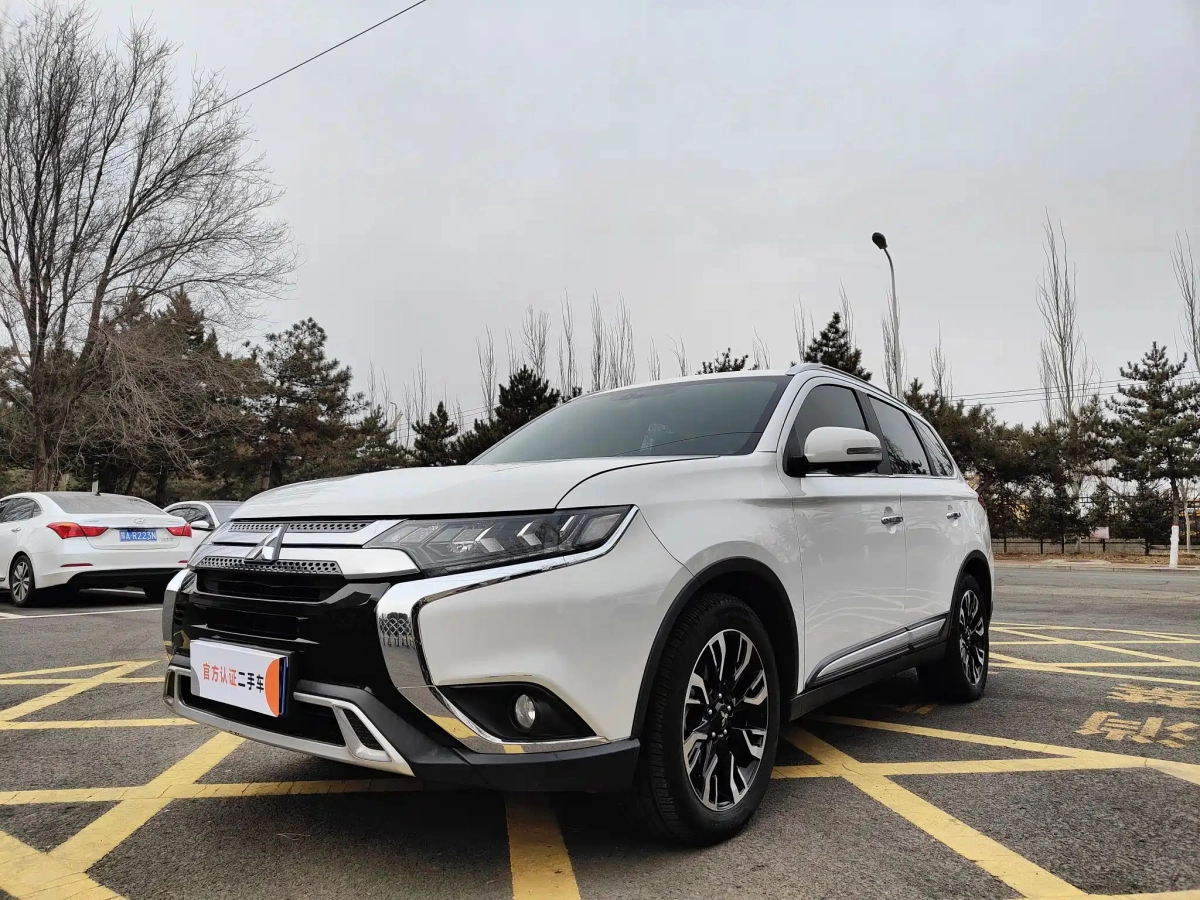 MITSUBISHI OUTLANDER  2020