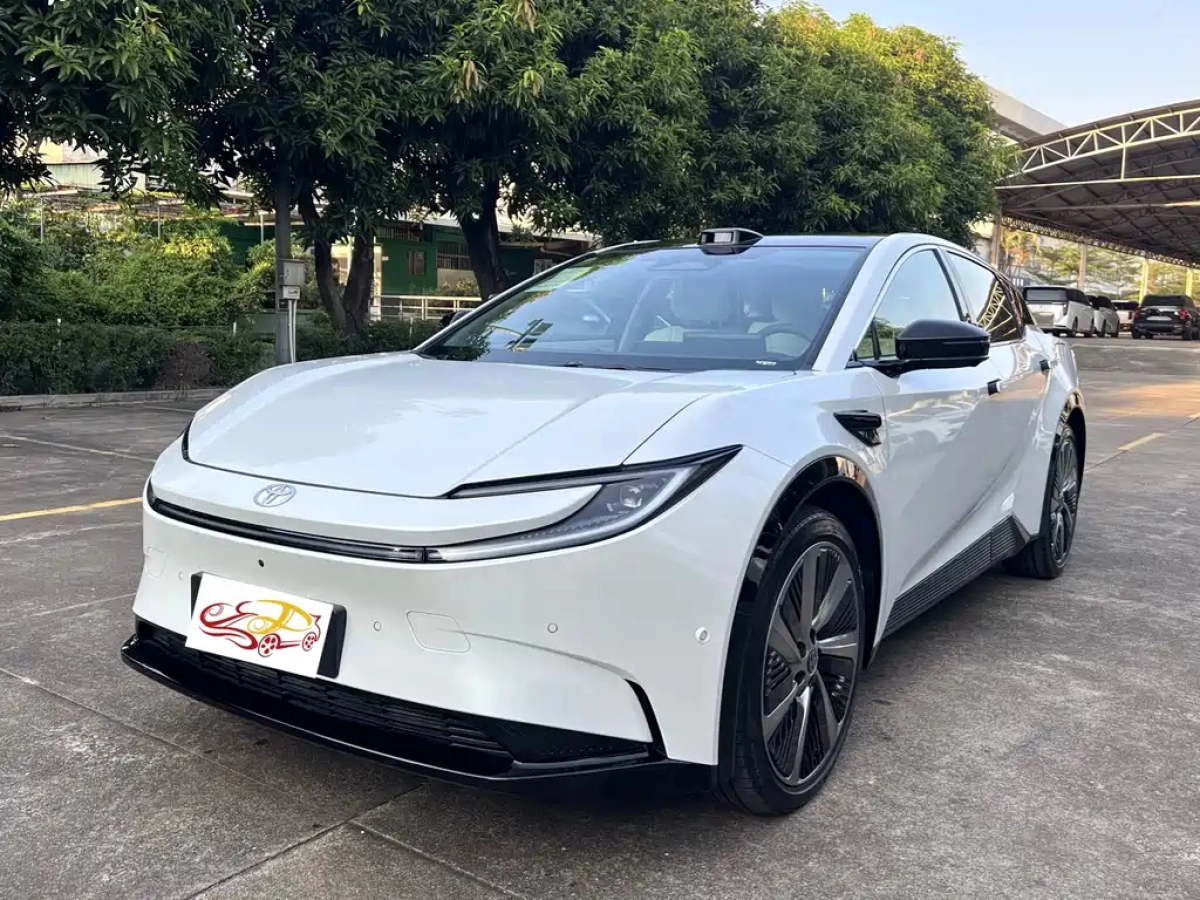 TOYOTA BZ5  2025