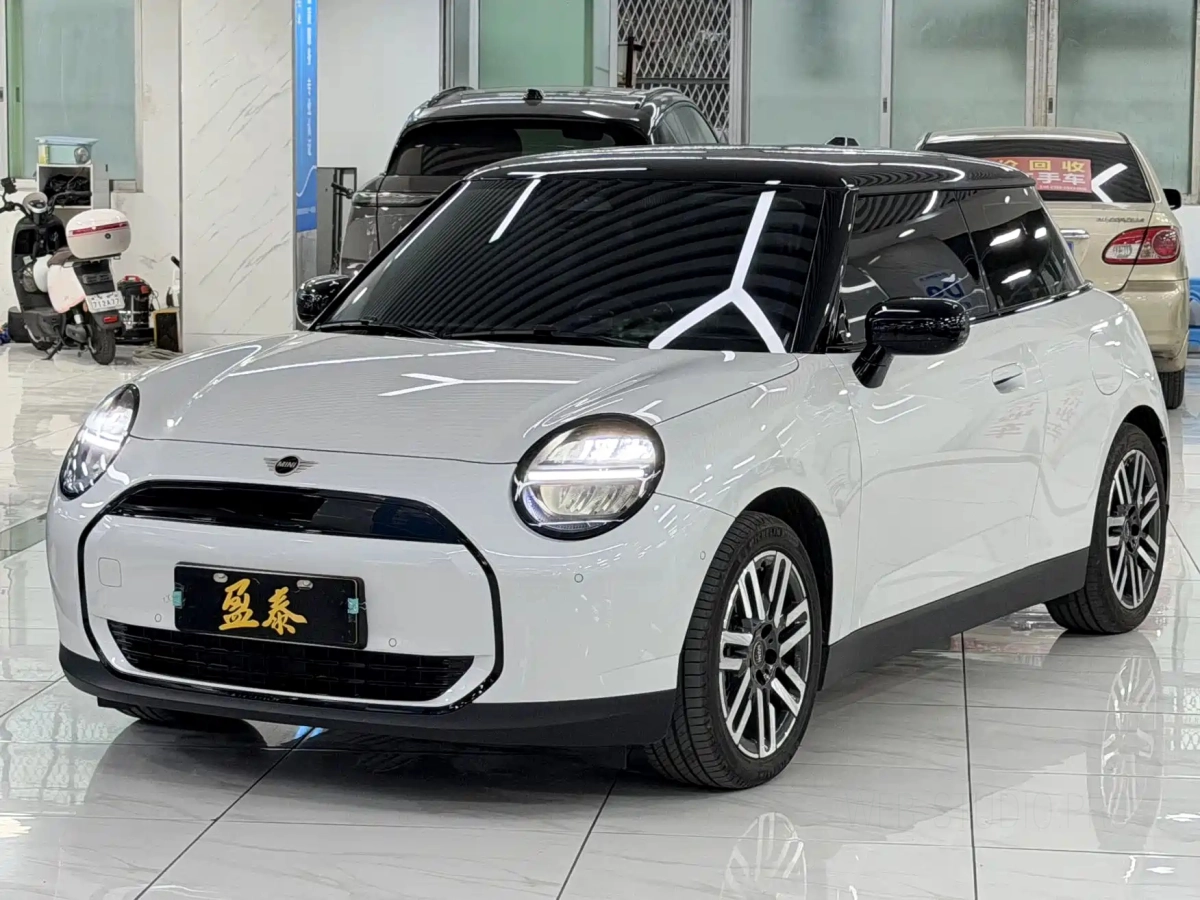 MINI COOPER SE  2025
