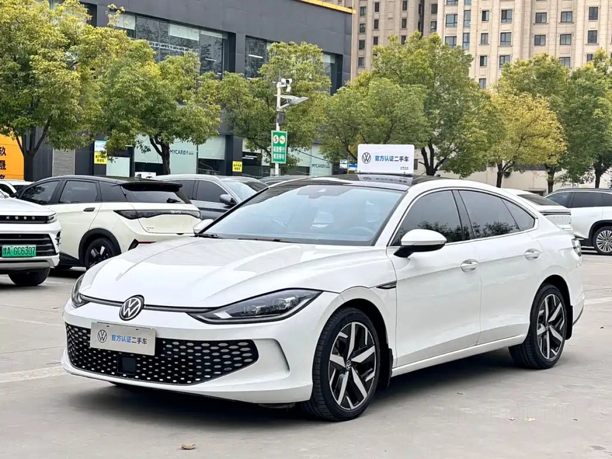 VOLKSWAGEN LAMANDO  2022