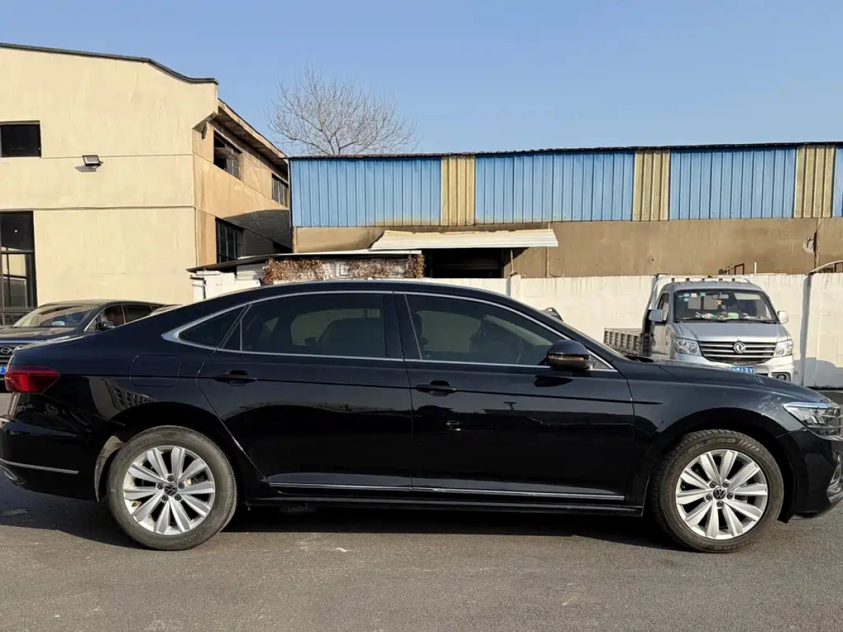 VOLKSWAGEN PASSAT  2021