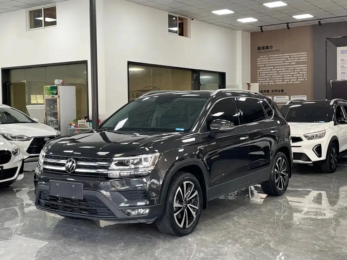 VOLKSWAGEN THARU  2022