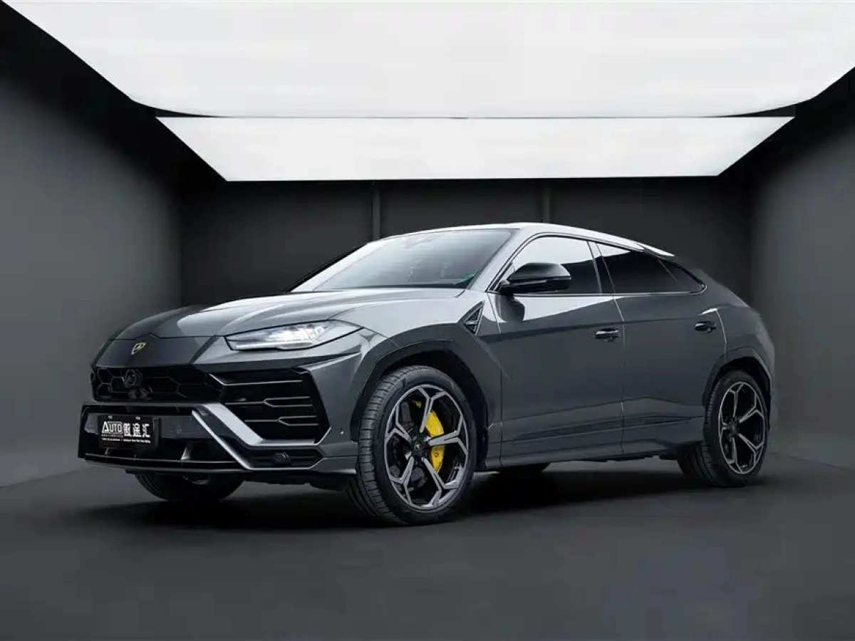 LAMBORGHINI URUS  2019