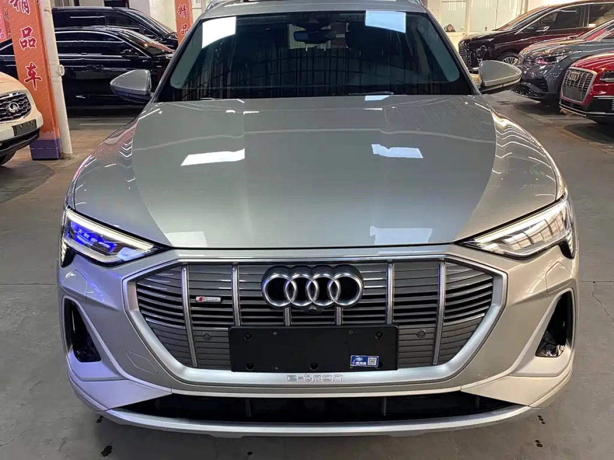 AUDI E-TRON