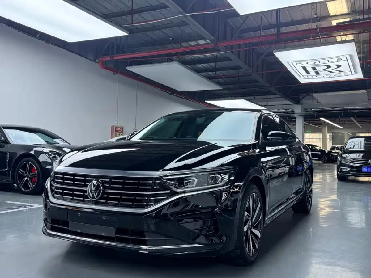 VOLKSWAGEN PASSAT  2023