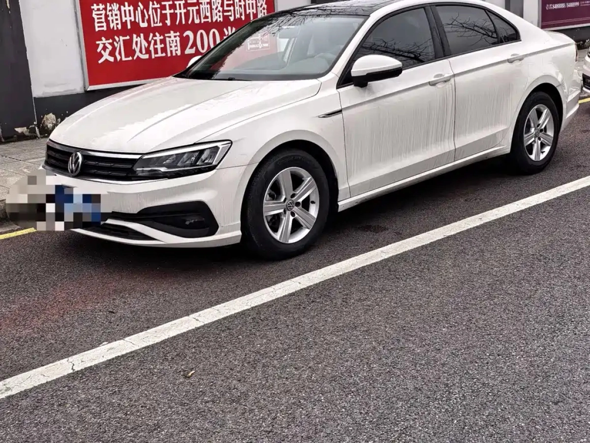 VOLKSWAGEN LAMANDO  2022