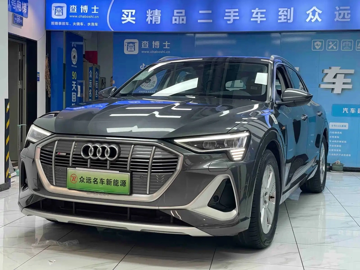 AUDI E-TRON  2026