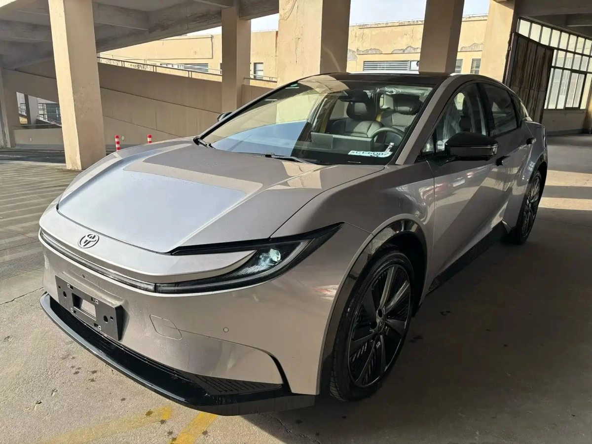 TOYOTA BZ5  2025